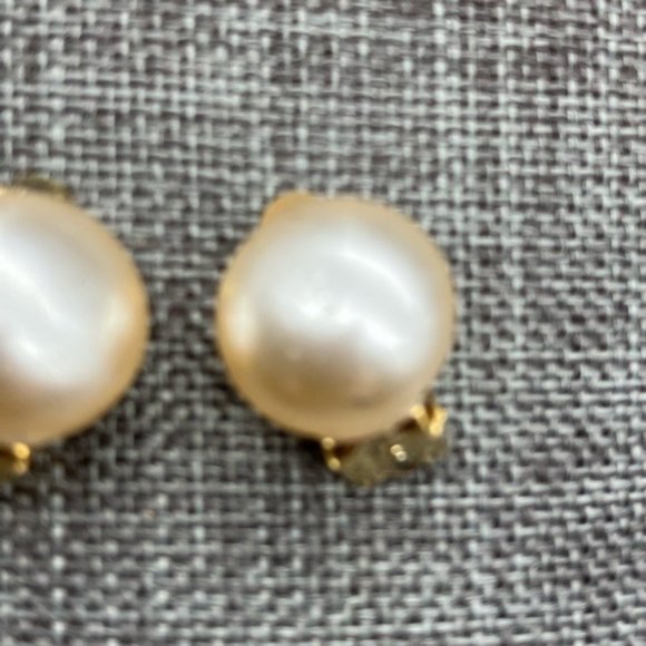 Regalia Clip On Earrings As Is Pearl Gold Domed Classic Retro Vintage Soft Girl - Picture 3 of 6